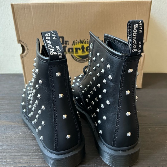 Dr. Martens Boots  (1460) Size 6 - Picture 3 of 8
